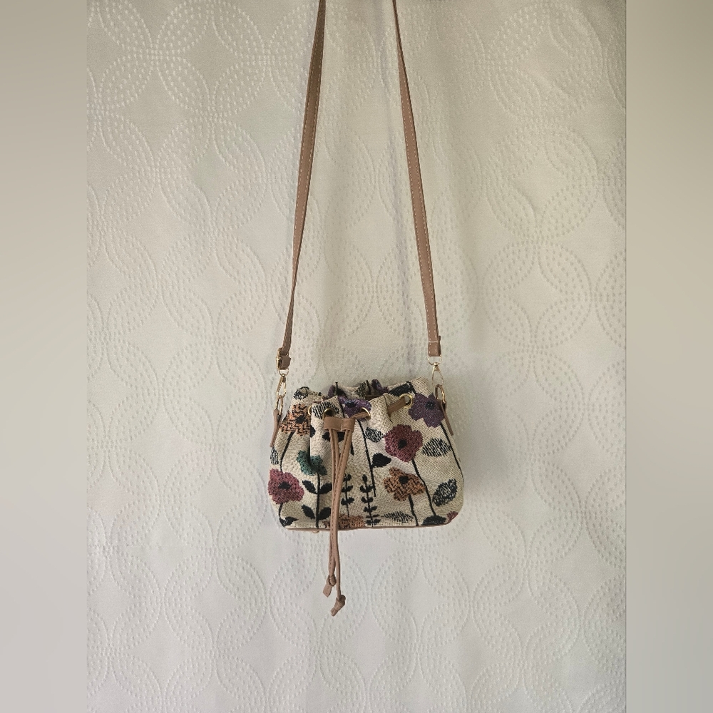 Cottagecore Small Floral Tapestry Fabric Drawstring Crossbody Bucket Bag Purse